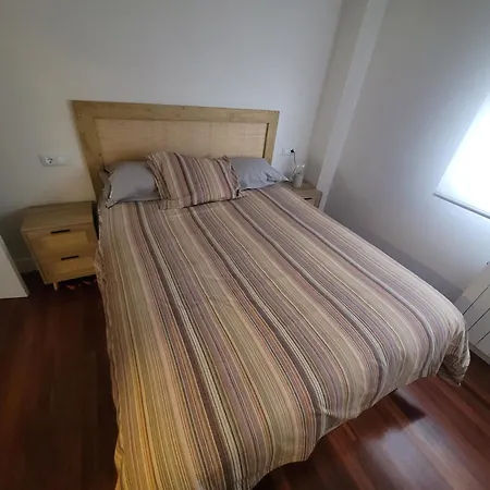 Piscina Y Garaje En Valdenoja