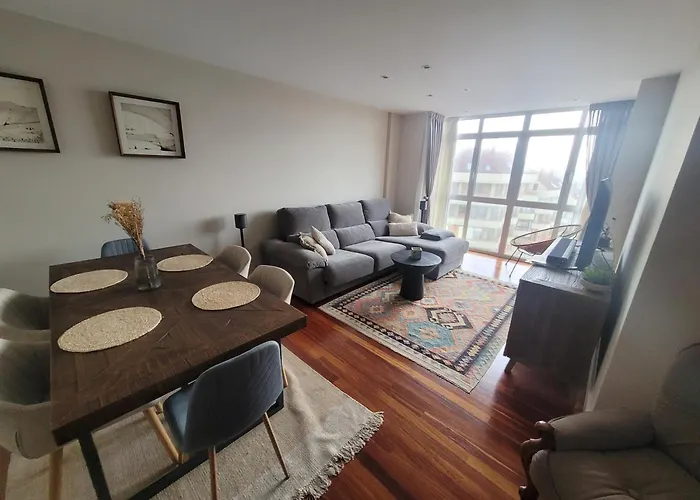 Piscina Y Garaje En Valdenoja Santander