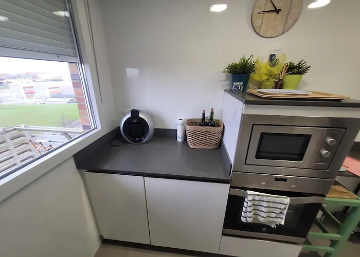 Piscina Y Garaje En Valdenoja *