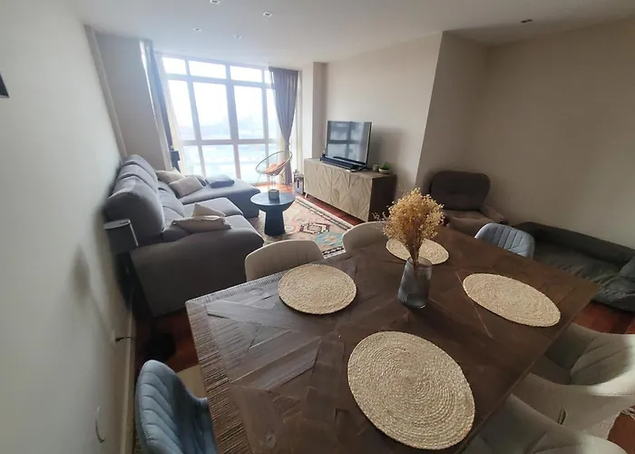 Piscina Y Garaje En Valdenoja * Santander