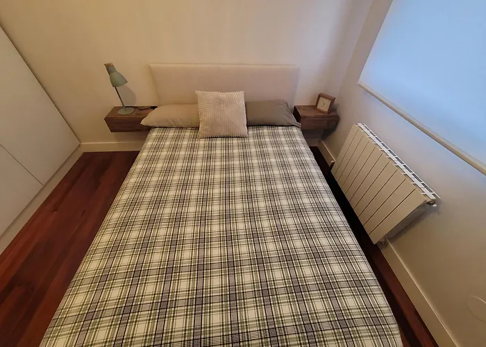 Piscina Y Garaje En Valdenoja Santander