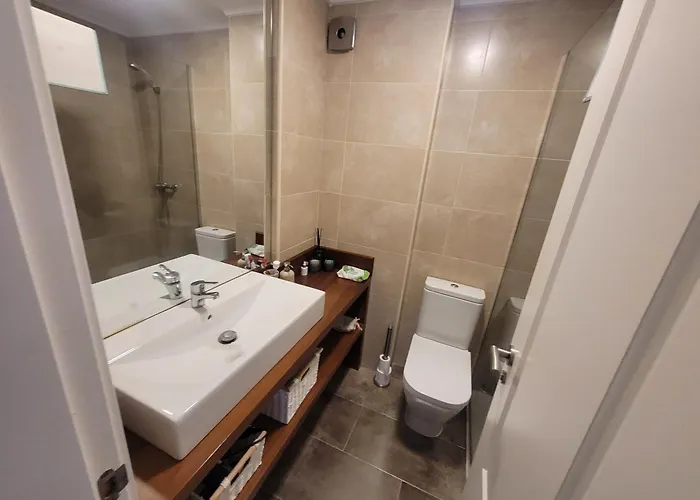 Piscina Y Garaje En Valdenoja Santander