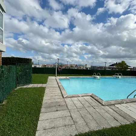 Piscina Y Garaje En Valdenoja Apartment Santander