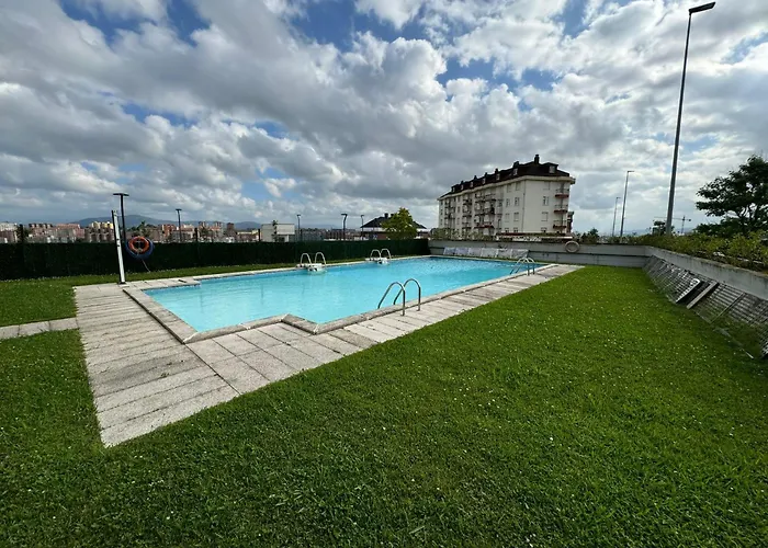 Piscina Y Garaje En Valdenoja Apartamento Santander